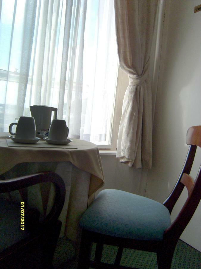 St Martins Guest House Дувър Екстериор снимка